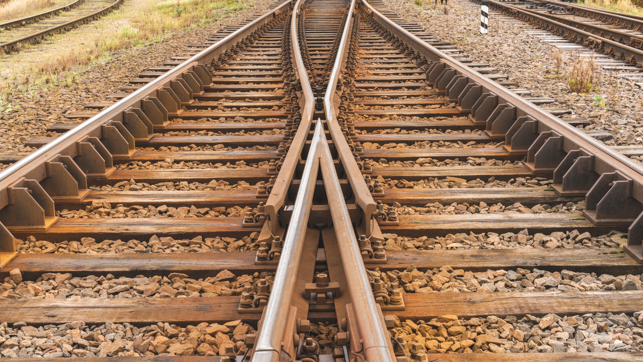 train tracks merging